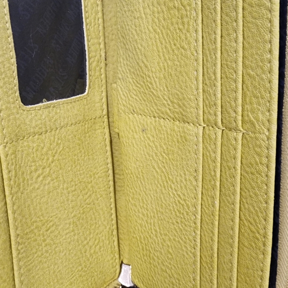 Steve Madden Citron Yellow Stamped Logo Zippered Wristlet- 8×5×1.5 - Picture 6 of 6